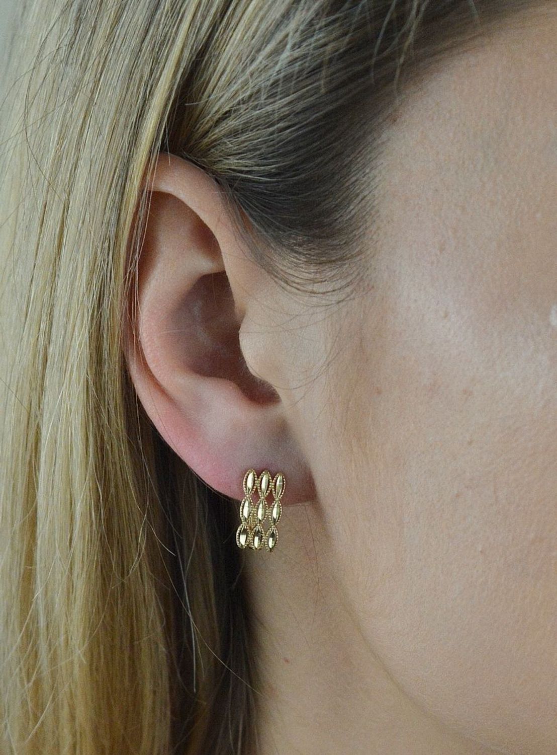 Złote kolczyki 585 ażurowy wzór KL 11333. Eleganckie, złote kolczyki  w formie ponadczasowej ozdobionej ażurowym wzorem wykonane ze złota próby 585 o wadze około 2,99 gram. Ich kształt jest uniwersalny, ponadczasowy a dzięki s.jpg